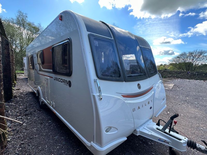 Bailey Unicorn Black Vigo