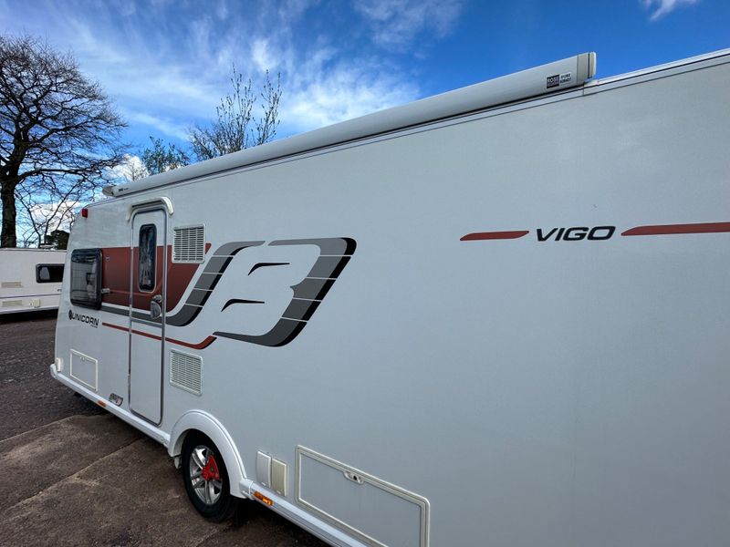 Bailey Unicorn Black Vigo