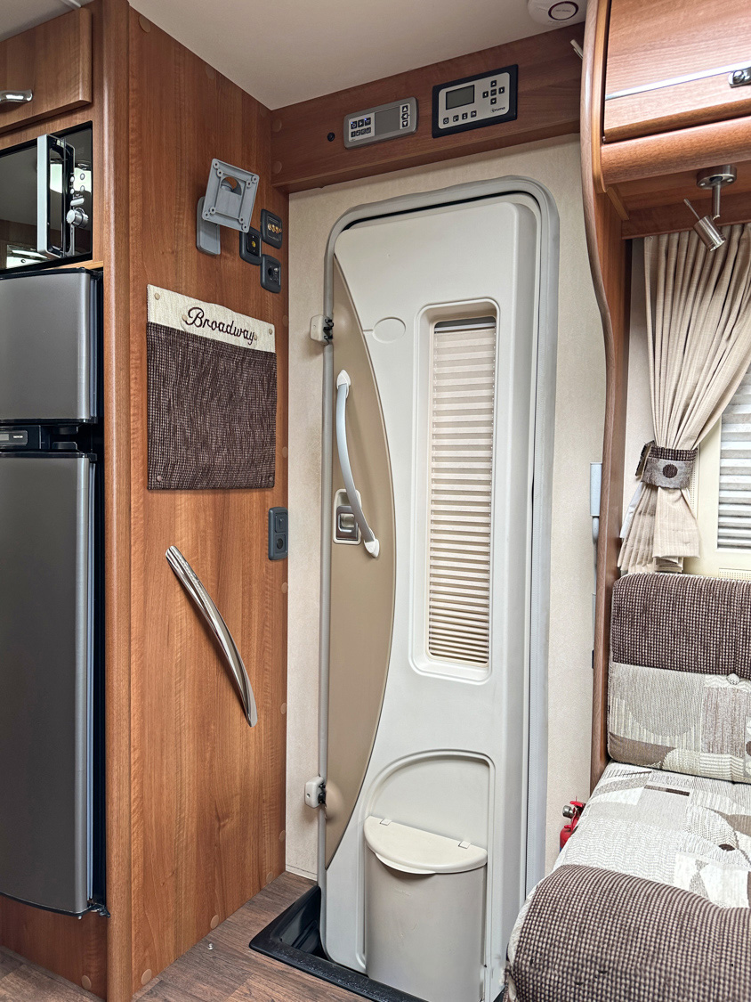 AUTO-SLEEPER BROADWAY