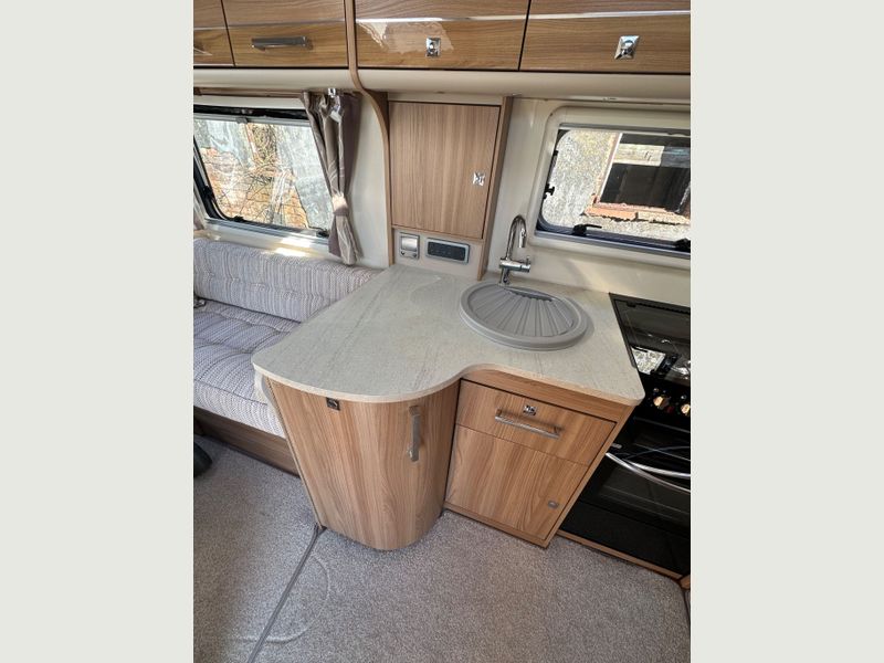 Bailey Unicorn Black Vigo