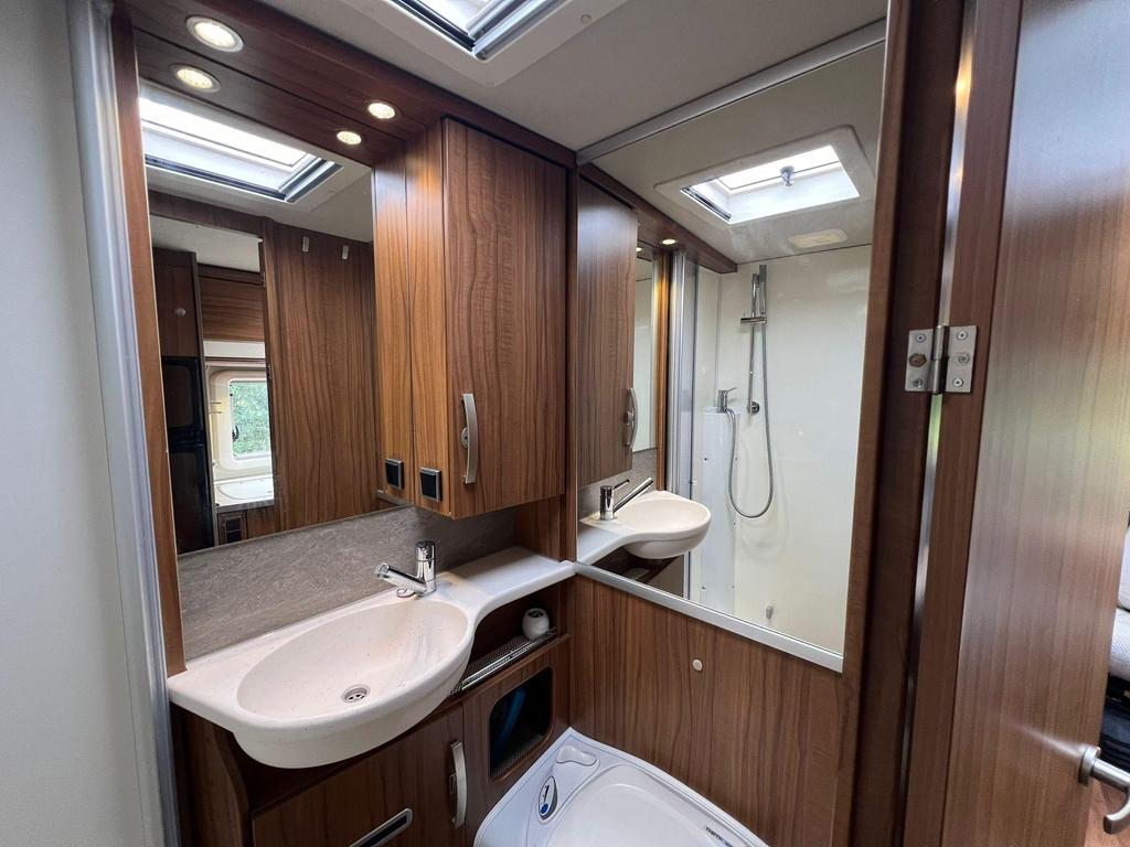 Hymer Exsis I 588