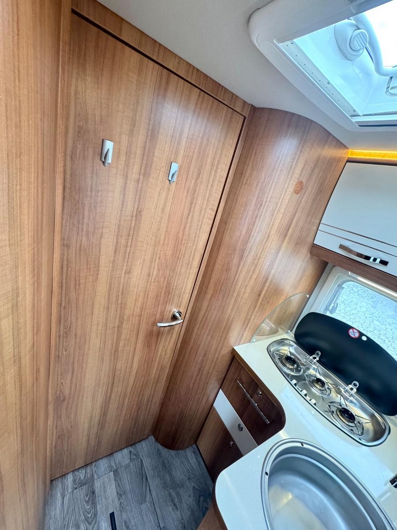 Eura Mobil Terrestra 720