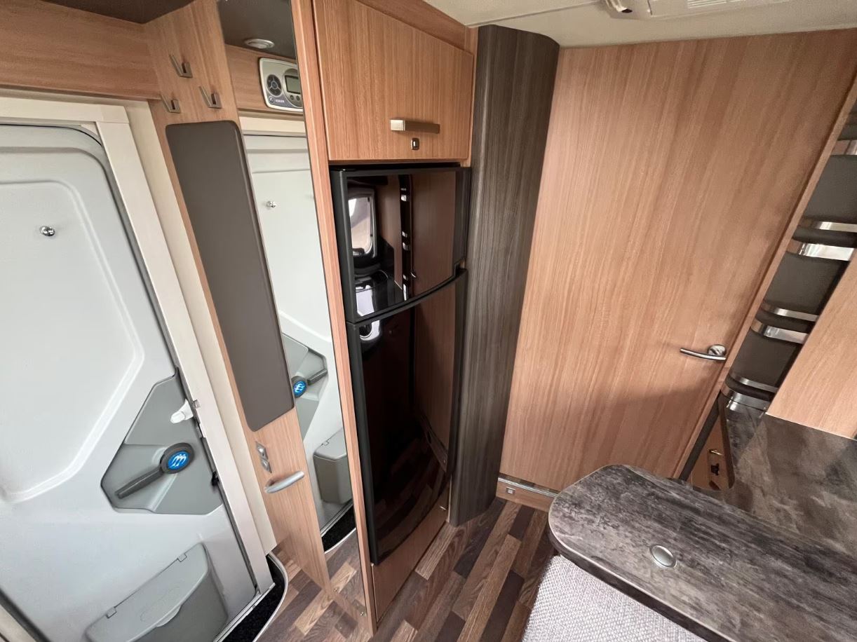 Knaus Sky TI 700 MEG Siver