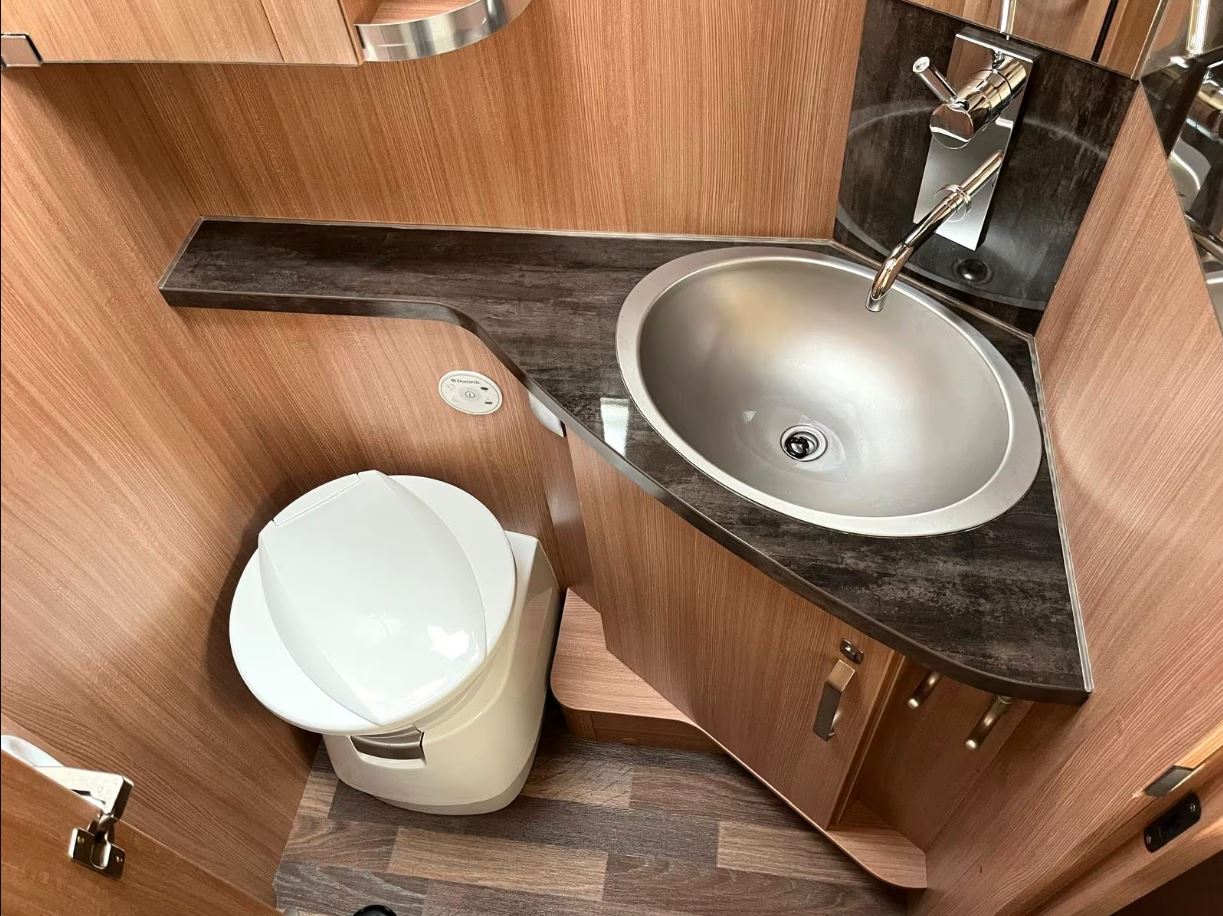 Knaus Sky TI 700 MEG Siver