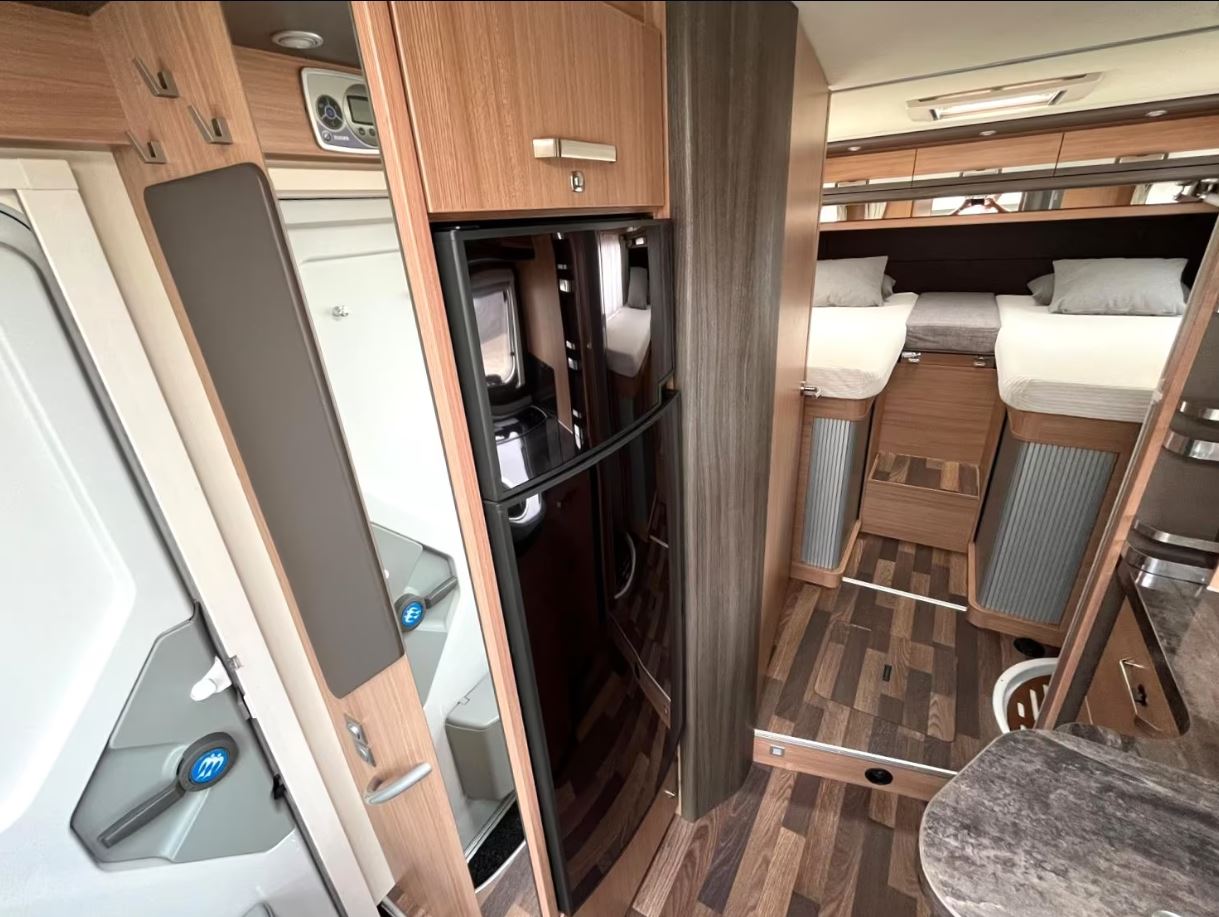 Knaus Sky TI 700 MEG Siver