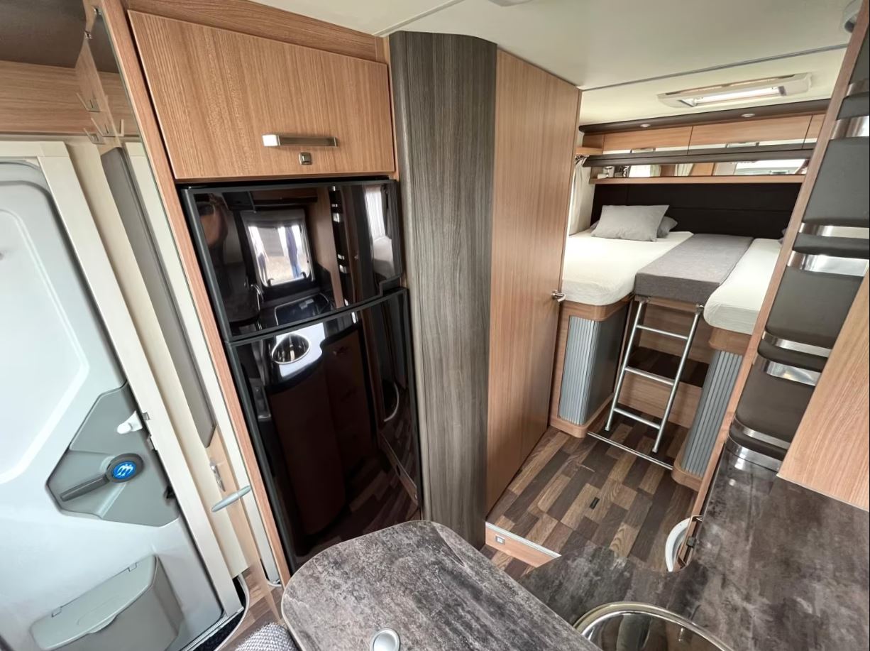 Knaus Sky TI 700 MEG Siver
