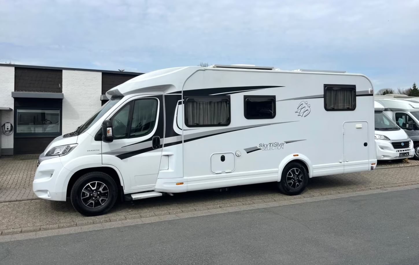 Knaus Sky TI 700 MEG Siver