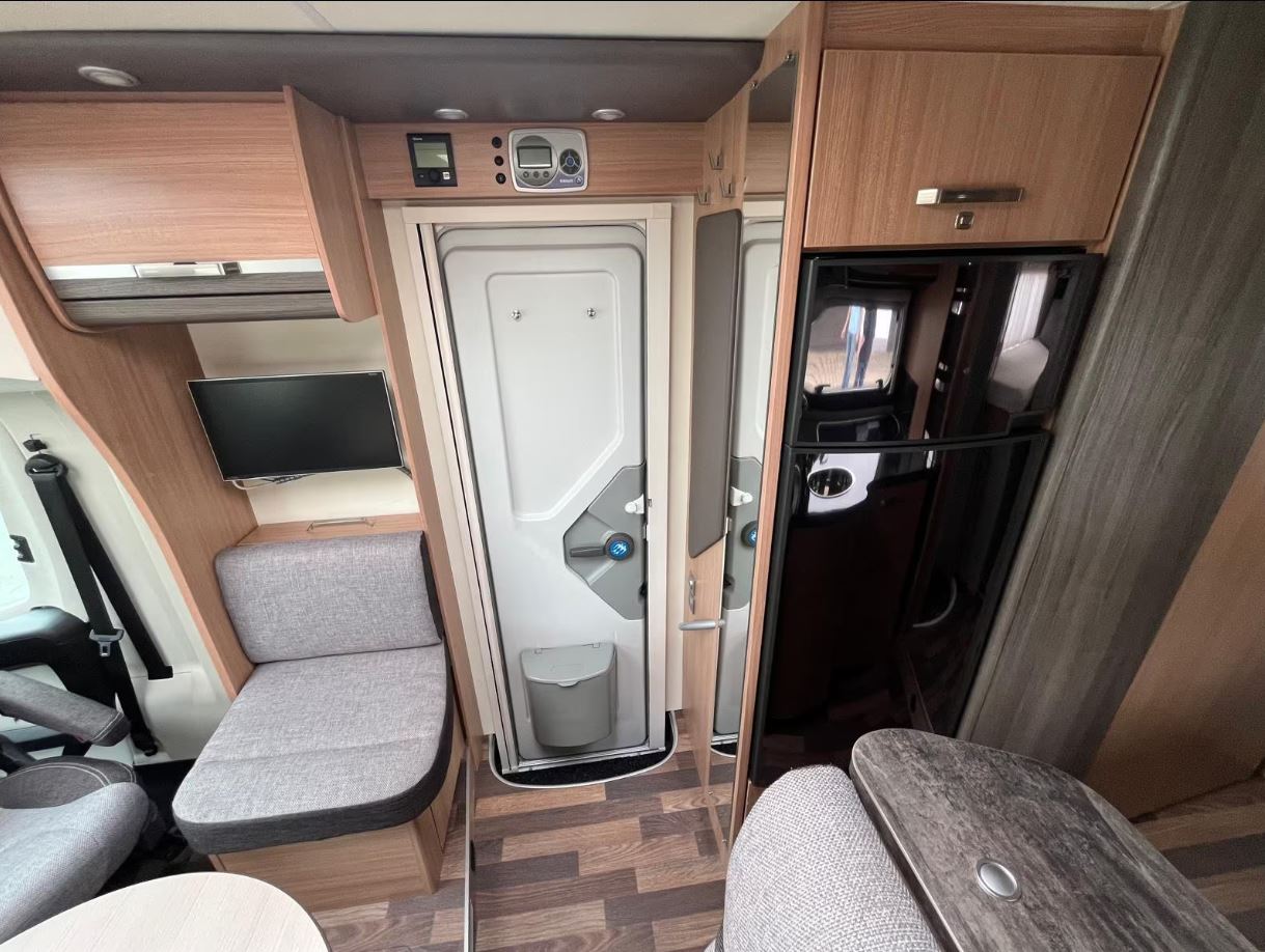 Knaus Sky TI 700 MEG Siver